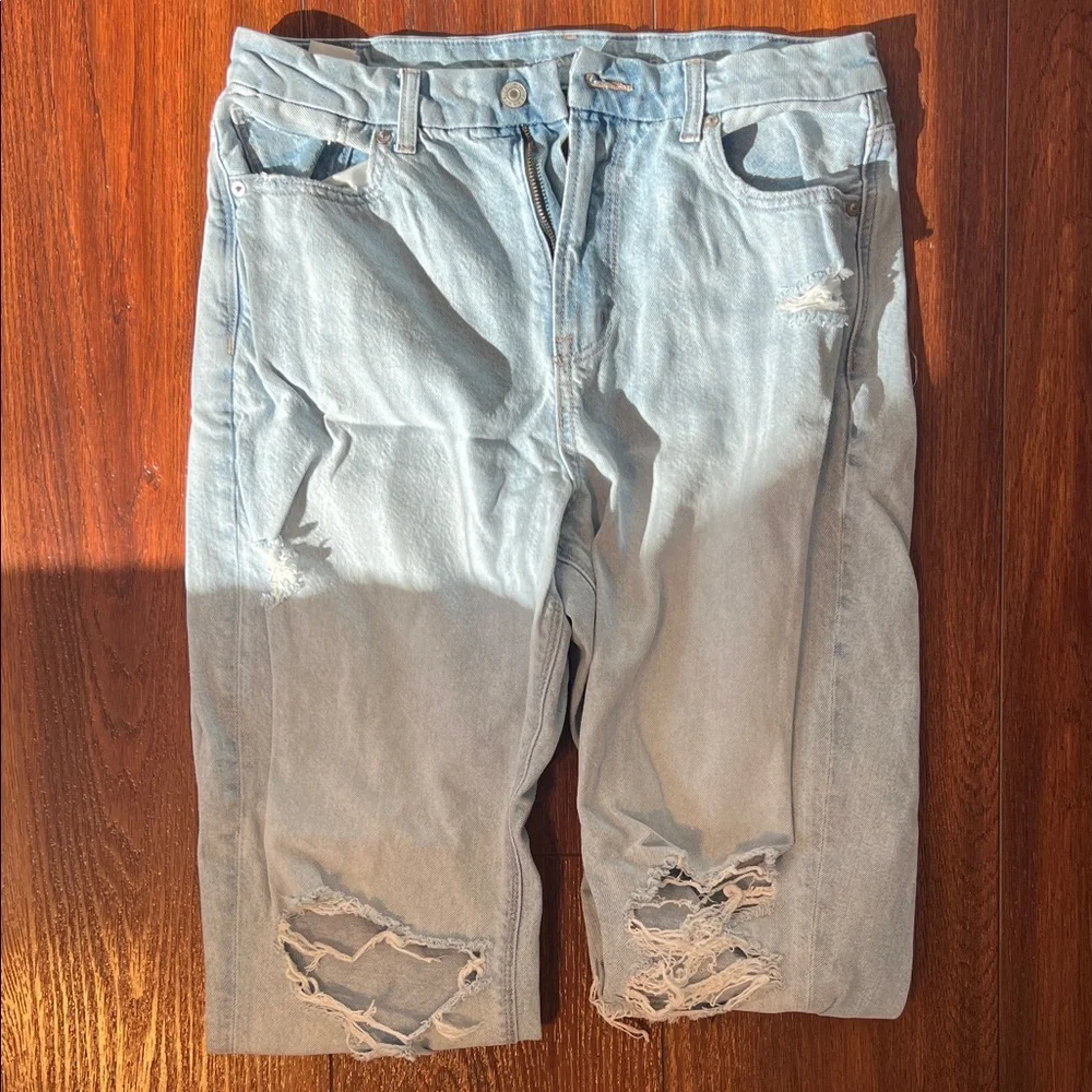 American Eagle Women’s Strigid Curvy Distressed Mom Jeans - Picture 6 of 6